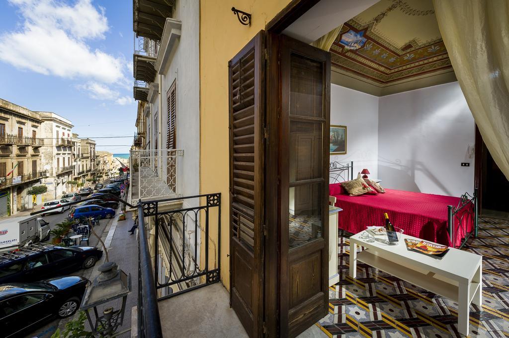 Hotel Agli Affreschi Castellammare del Golfo Exterior foto