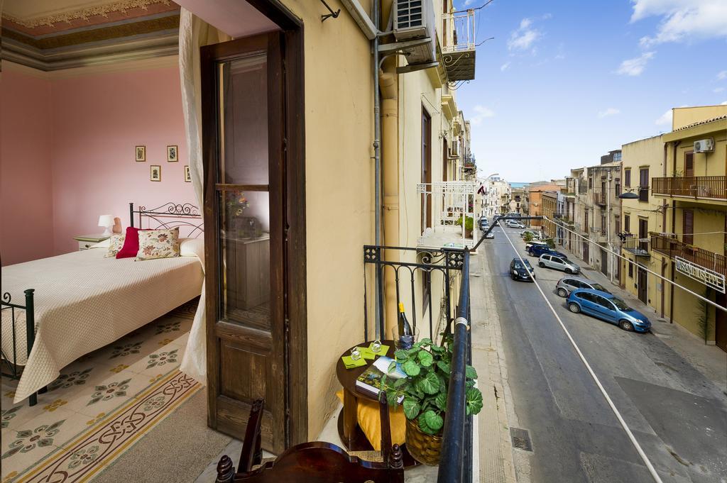 Hotel Agli Affreschi Castellammare del Golfo Exterior foto