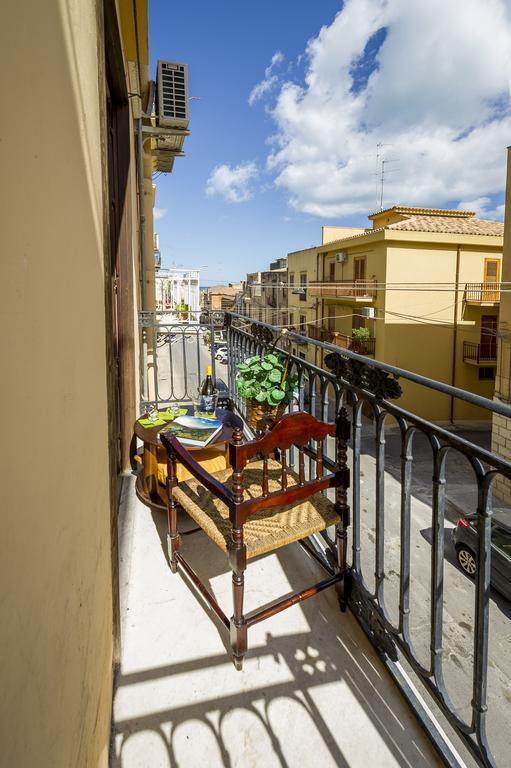 Hotel Agli Affreschi Castellammare del Golfo Exterior foto